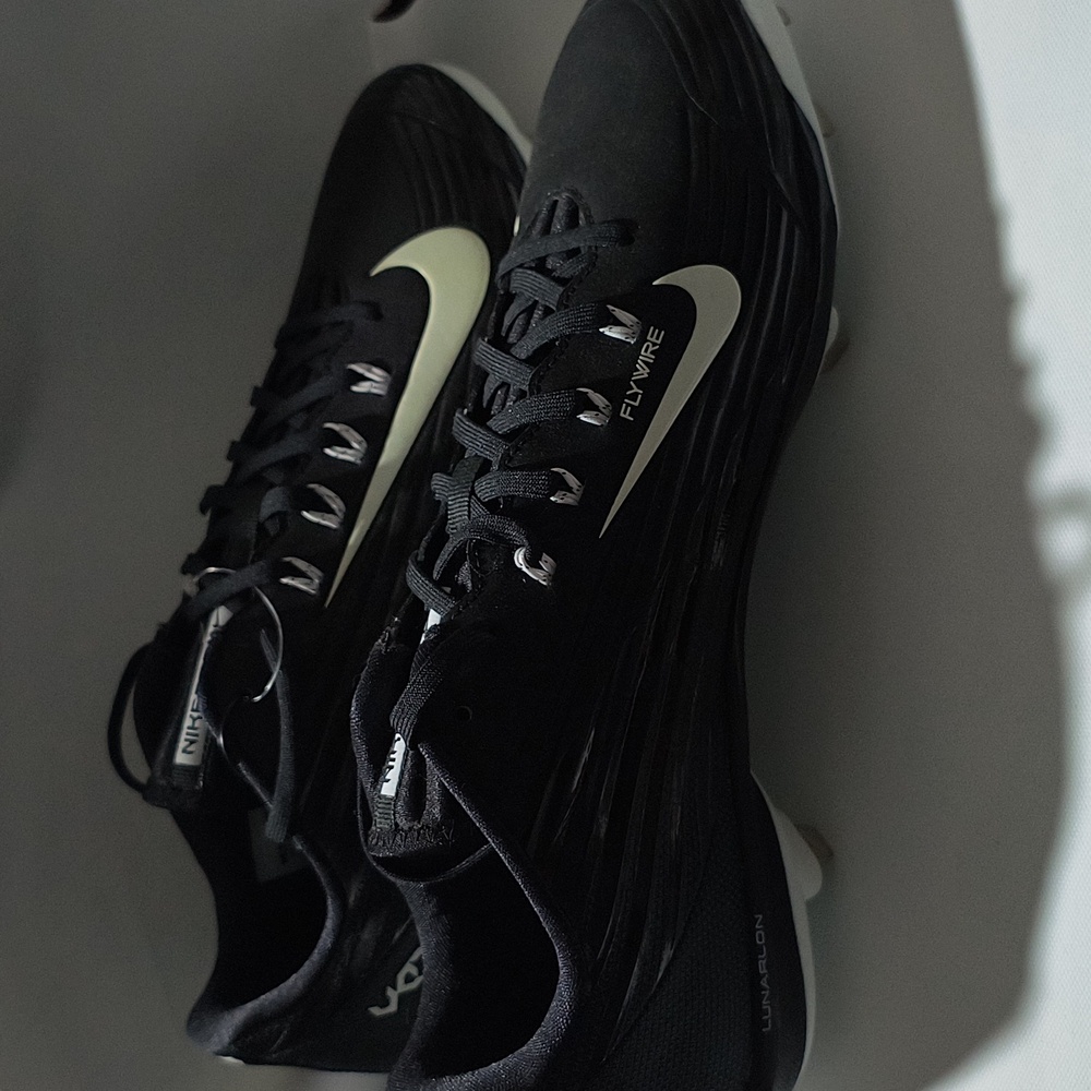 Nike Vapor Flywire Football Cleats